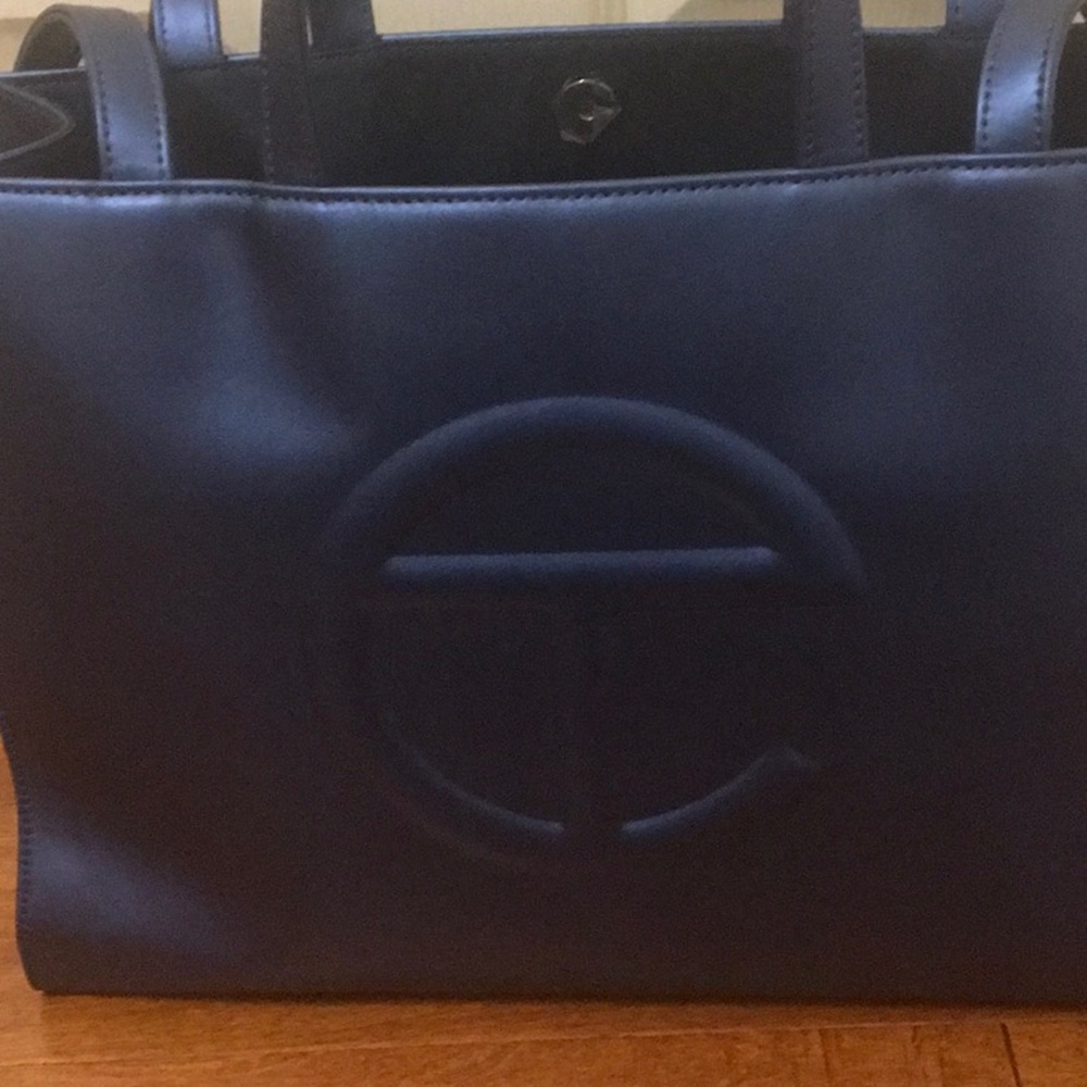 Authentic Telfar Medium bag - Picture 6 of 8